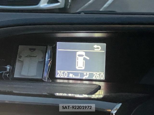 Toyota VOXY 2015-10 7226889-22