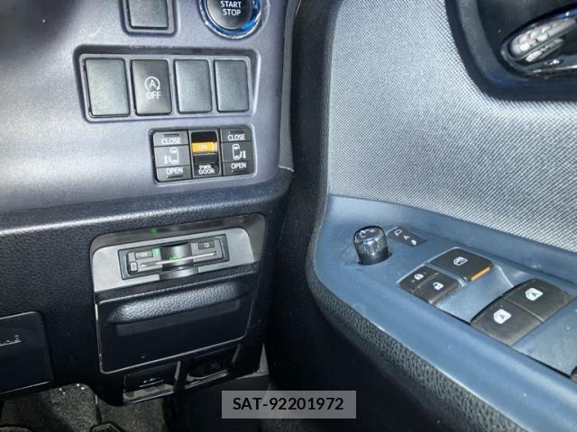 Toyota VOXY 2015-10 7226889-24