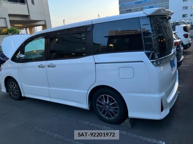 Toyota VOXY 2015-10 7226889-5