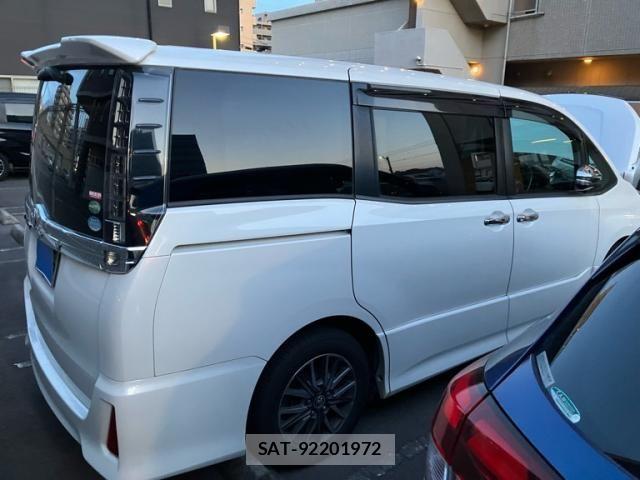 Toyota VOXY 2015-10 7226889-6