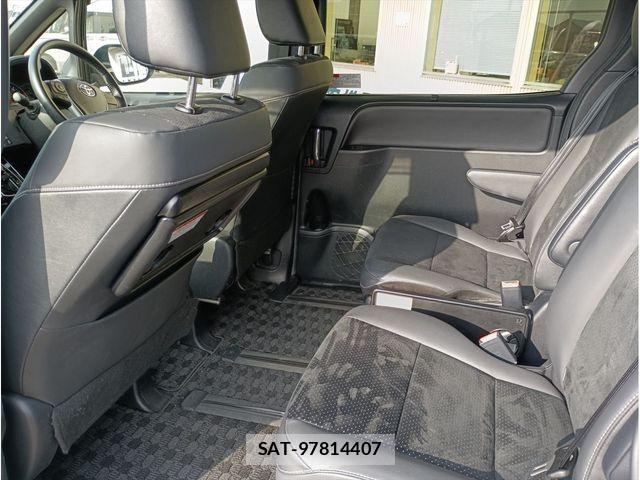 Toyota VOXY 2021-11 7226962-9