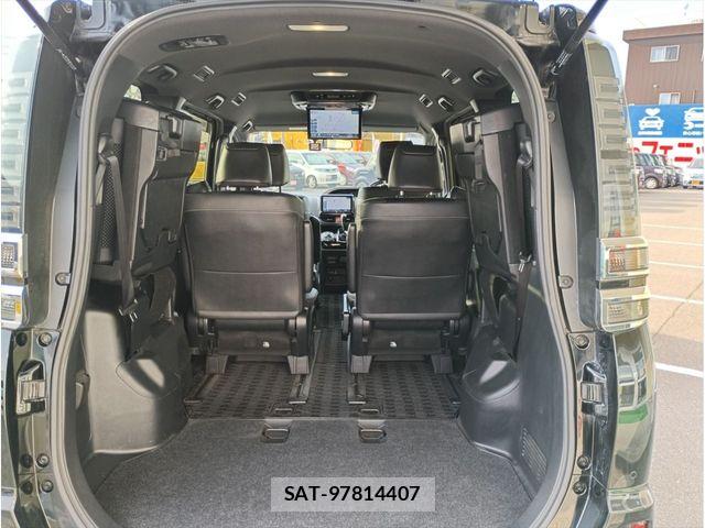Toyota VOXY 2021-11 7226962-11