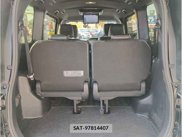 Toyota VOXY 2021-11 7226962-12