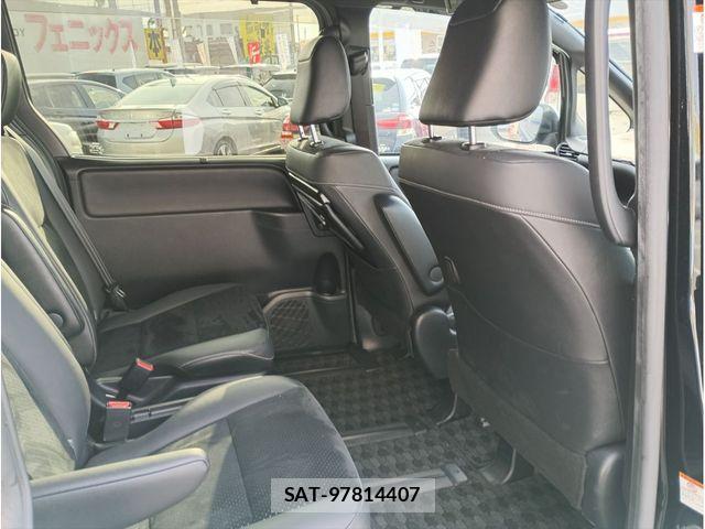 Toyota VOXY 2021-11 7226962-15