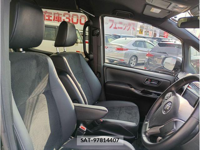 Toyota VOXY 2021-11 7226962-16