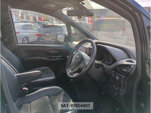 Toyota VOXY 2021-11 7226962-17