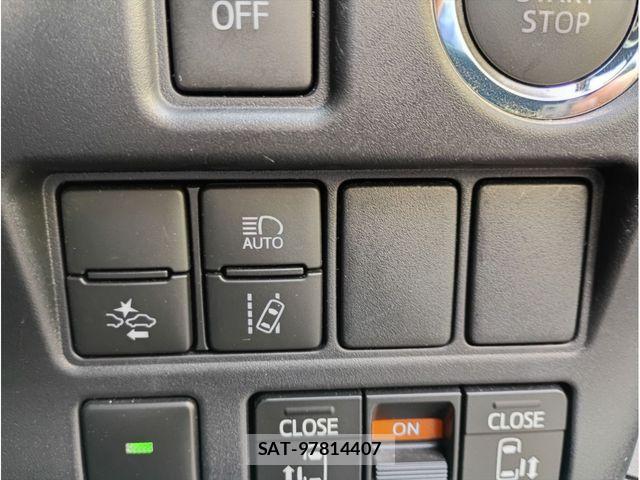 Toyota VOXY 2021-11 7226962-22