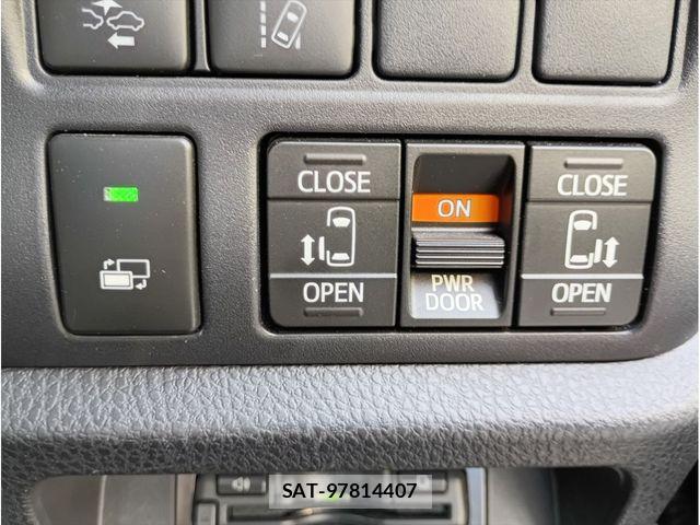 Toyota VOXY 2021-11 7226962-23