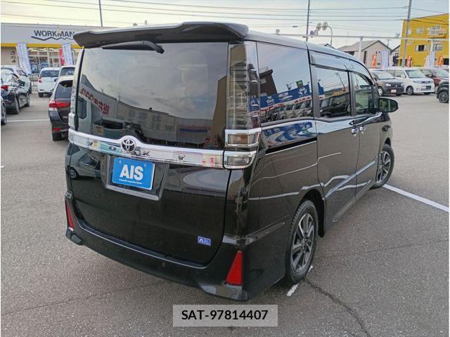 Toyota VOXY 2021-11 7226962-2