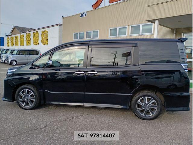 Toyota VOXY 2021-11 7226962-4