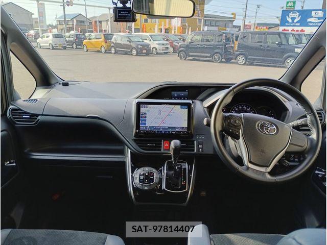 Toyota VOXY 2021-11 7226962-6