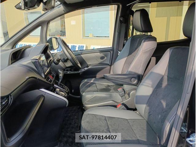 Toyota VOXY 2021-11 7226962-8