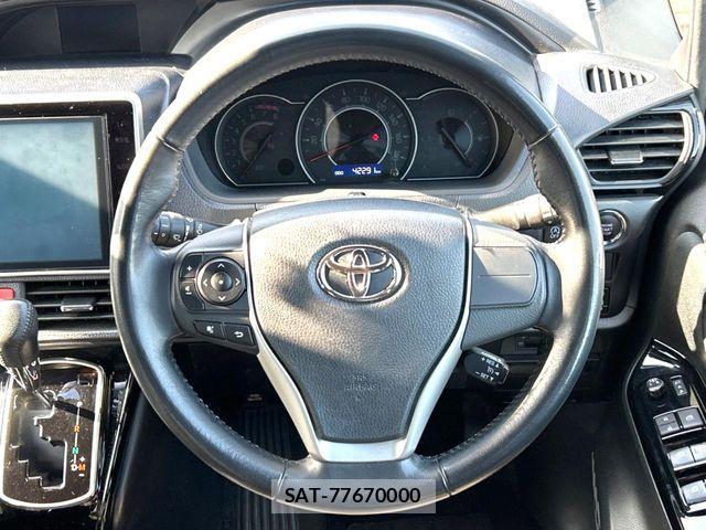 Toyota VOXY 2017-12 7226918-11