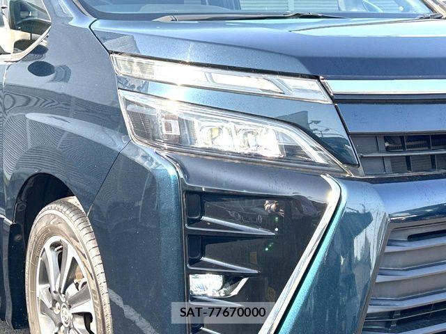 Toyota VOXY 2017-12 7226918-12