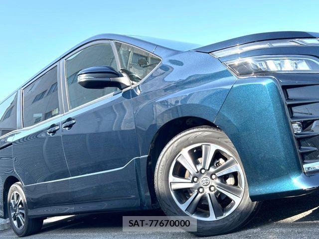 Toyota VOXY 2017-12 7226918-13