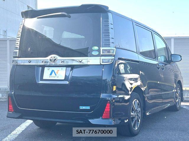 Toyota VOXY 2017-12 7226918-17