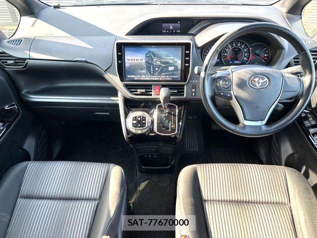 Toyota VOXY 2017-12 7226918-1