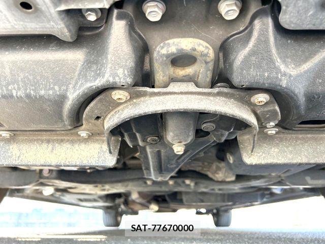 Toyota VOXY 2017-12 7226918-19