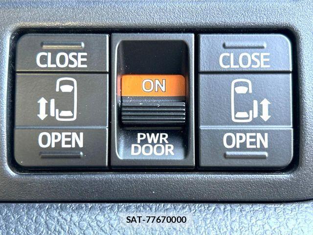 Toyota VOXY 2017-12 7226918-3