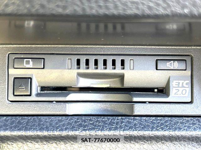 Toyota VOXY 2017-12 7226918-4