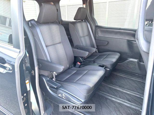 Toyota VOXY 2017-12 7226918-8