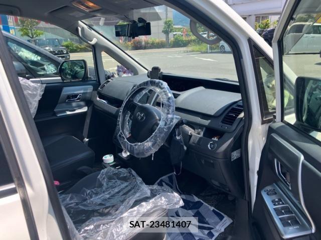Toyota VOXY 2013-07 7226868-10