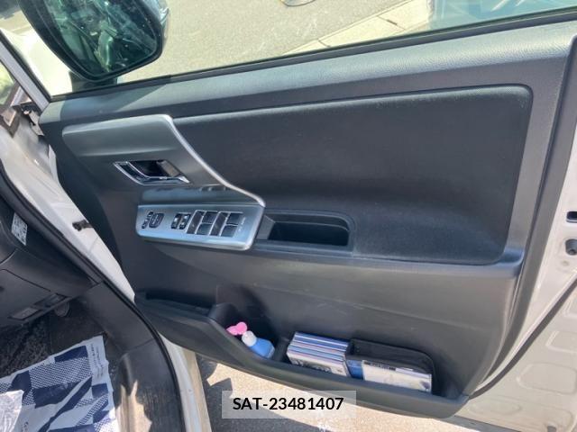 Toyota VOXY 2013-07 7226868-11