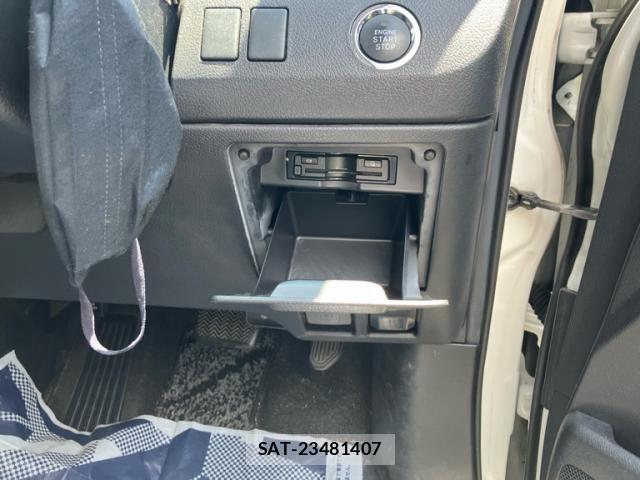 Toyota VOXY 2013-07 7226868-13