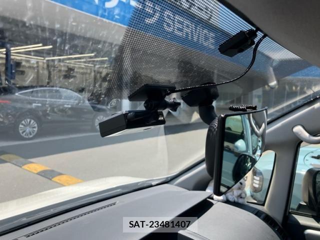 Toyota VOXY 2013-07 7226868-15