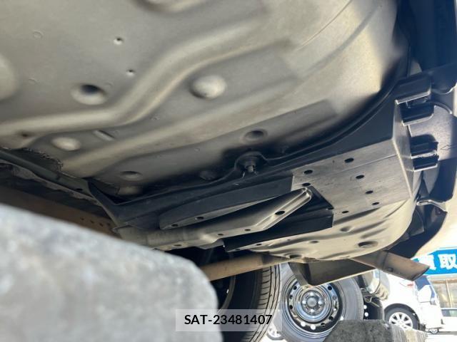 Toyota VOXY 2013-07 7226868-17
