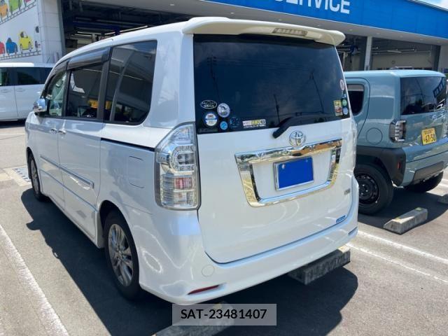 Toyota VOXY 2013-07 7226868-1