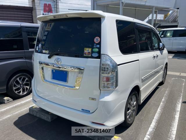Toyota VOXY 2013-07 7226868-3