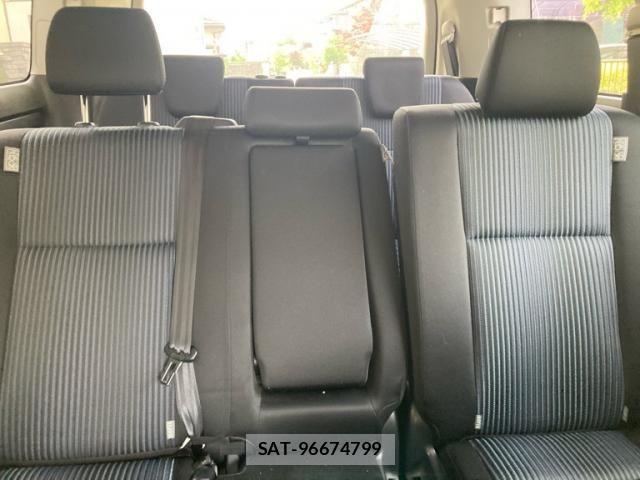 Toyota VOXY 2014-10 7226876-12