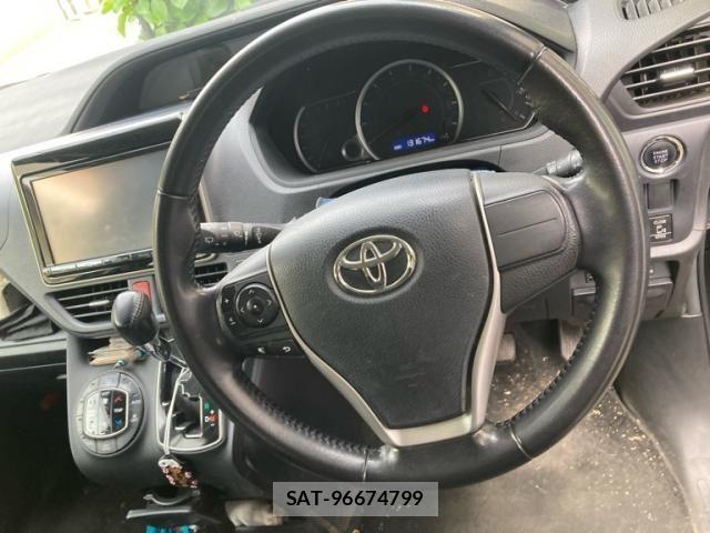 Toyota VOXY 2014-10 7226876-13