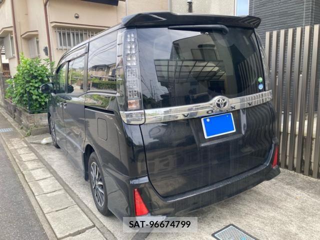 Toyota VOXY 2014-10 7226876-18