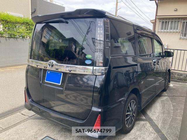 Toyota VOXY 2014-10 7226876-19