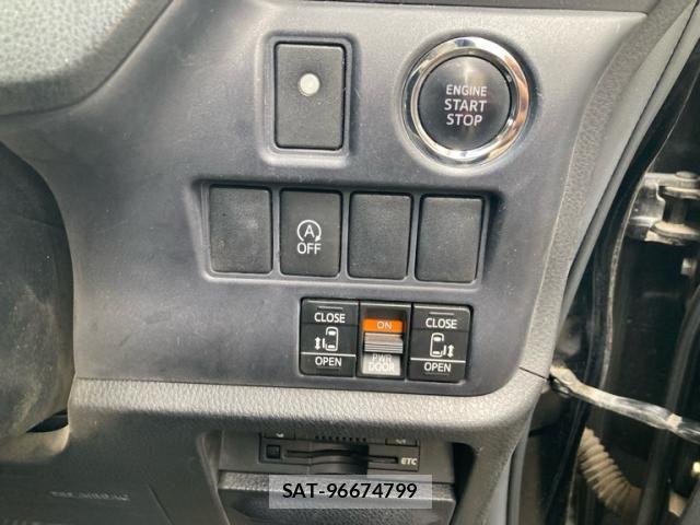 Toyota VOXY 2014-10 7226876-23