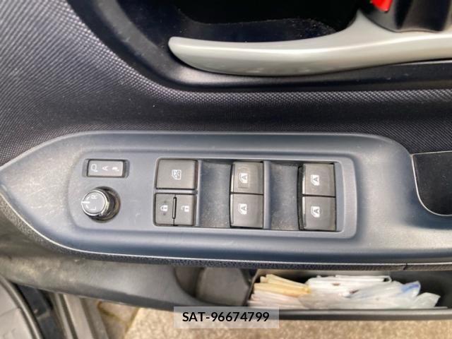 Toyota VOXY 2014-10 7226876-24