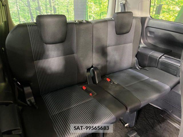 Toyota VOXY 2014-11 7226879-9