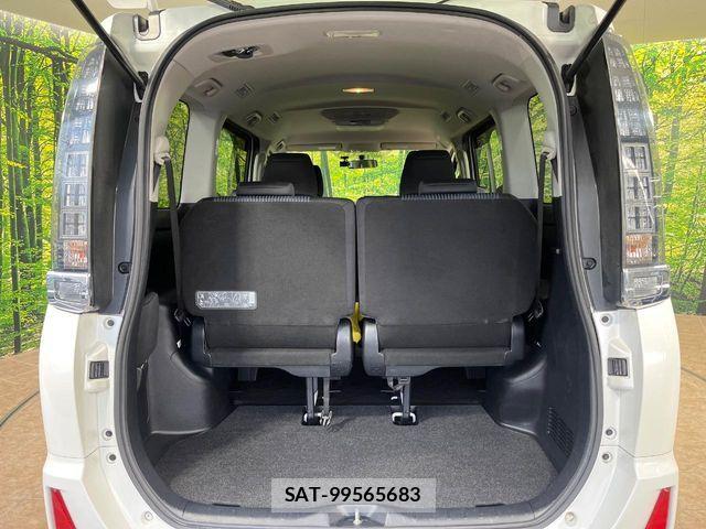 Toyota VOXY 2014-11 7226879-10