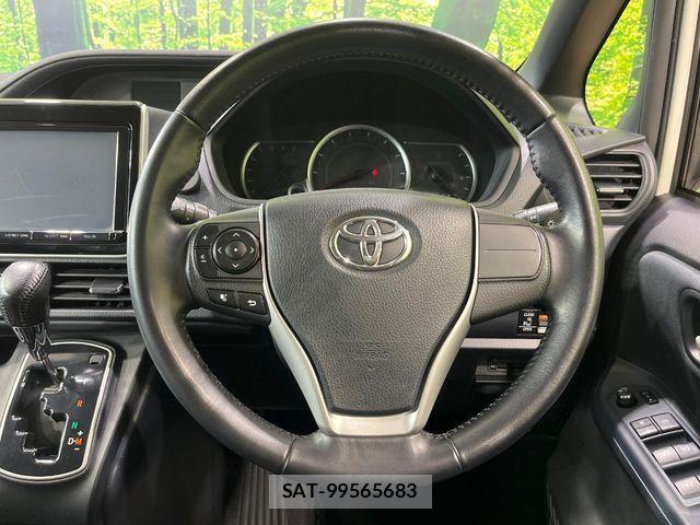 Toyota VOXY 2014-11 7226879-11