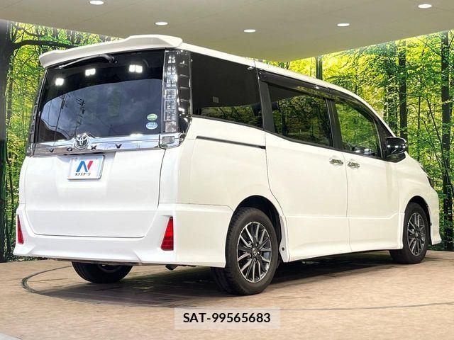 Toyota VOXY 2014-11 7226879-17