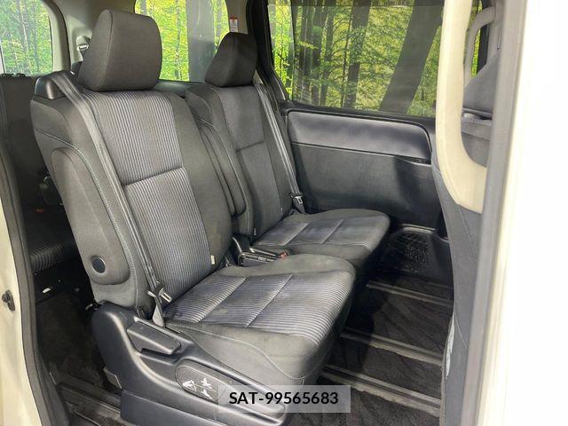 Toyota VOXY 2014-11 7226879-8