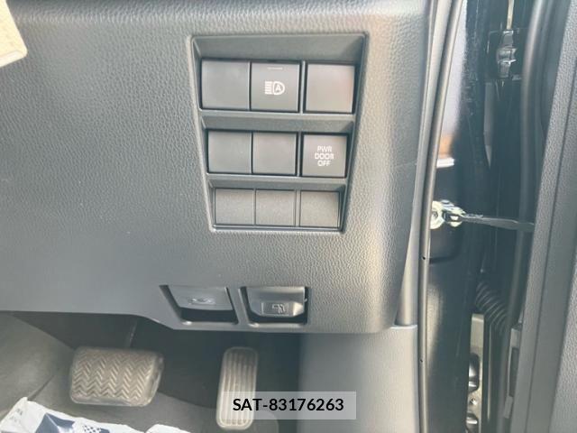 Toyota VOXY 2026-01 7226997-16