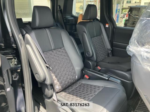 Toyota VOXY 2026-01 7226997-18