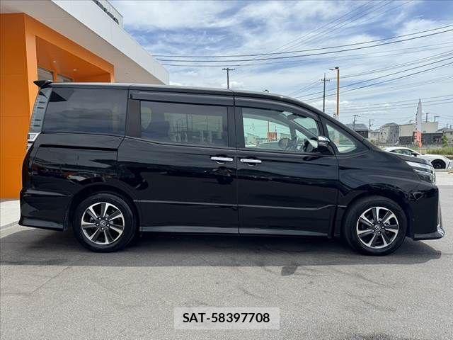 Toyota VOXY 2019-07 7226935-10