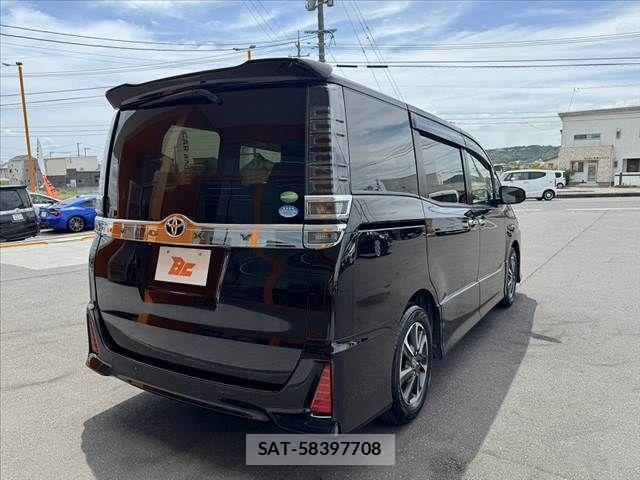 Toyota VOXY 2019-07 7226935-14