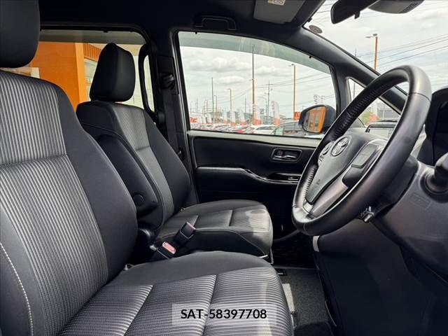 Toyota VOXY 2019-07 7226935-15