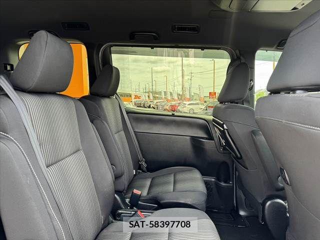 Toyota VOXY 2019-07 7226935-16