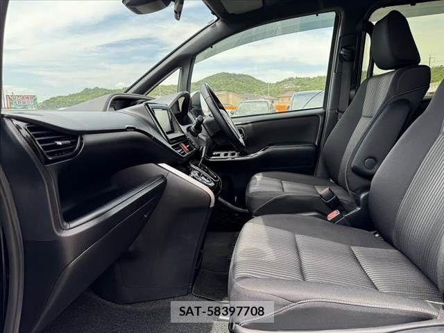 Toyota VOXY 2019-07 7226935-17